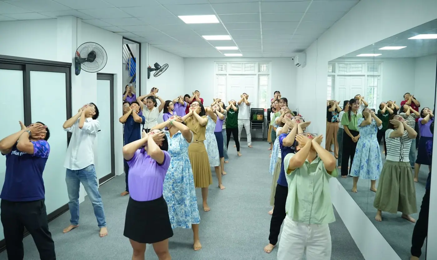 Lớp Vận động Gốc tập cùng nhau
